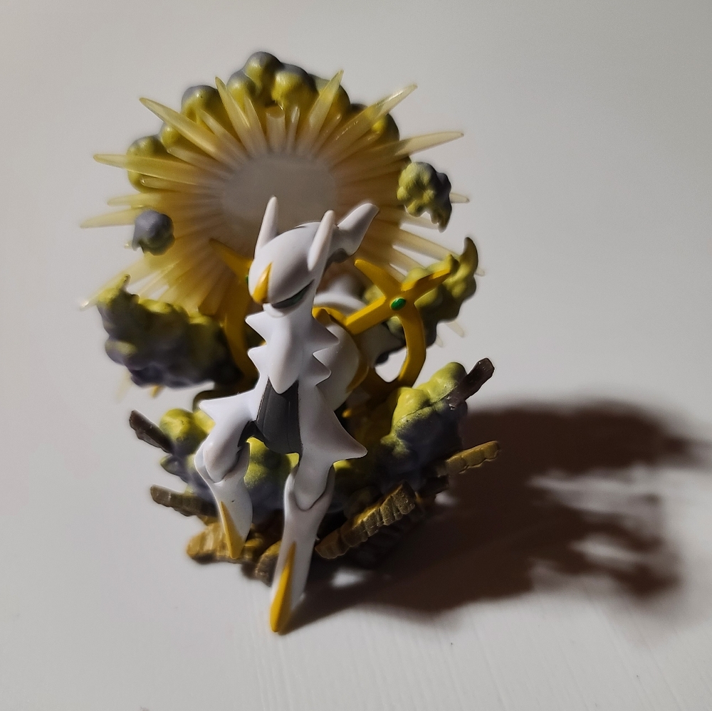 Pokémon Arceus Figurine